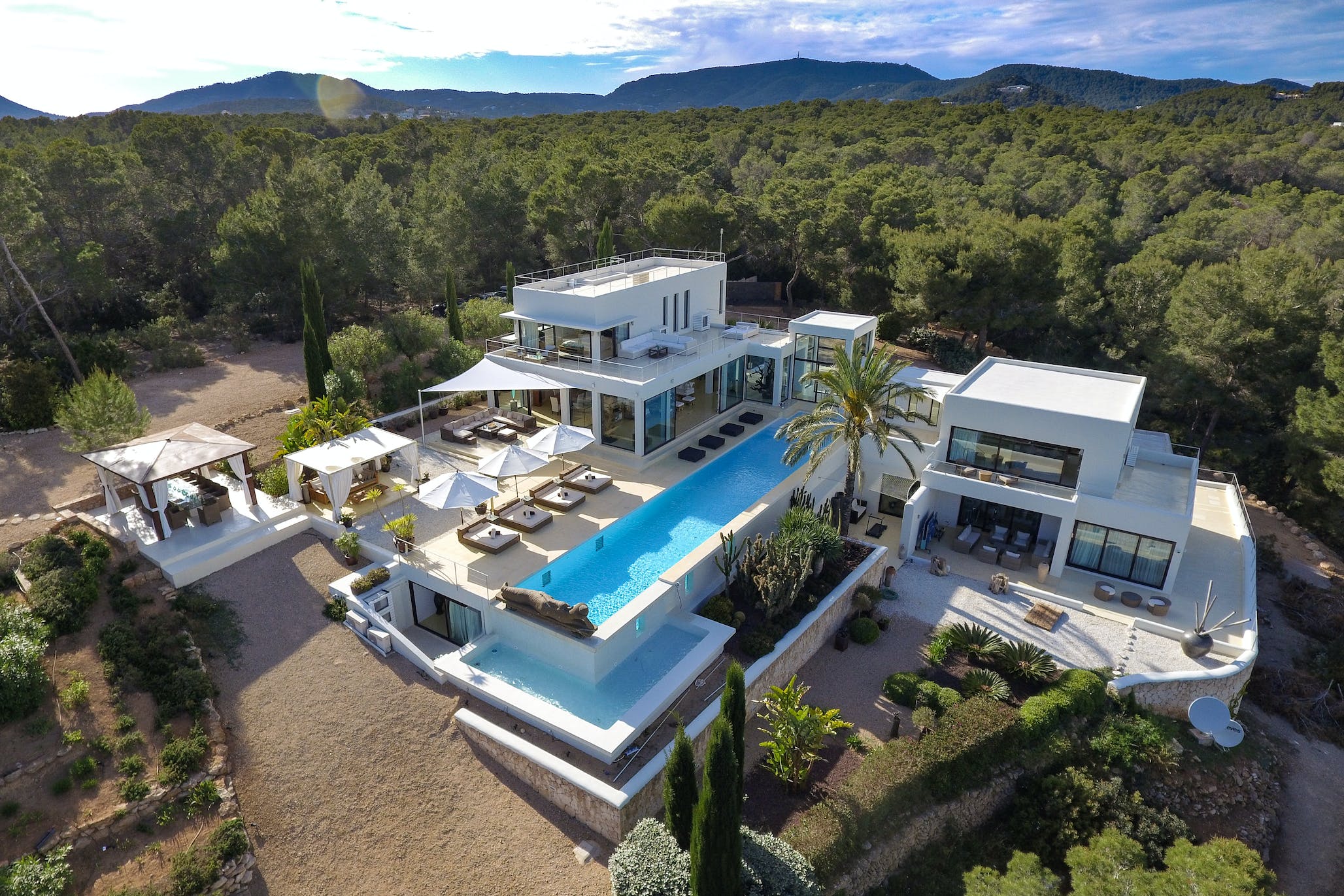 You are currently viewing Cana Milene – ‘Wonderful mountain views to Cala Jondal from this exceptional modern property.’