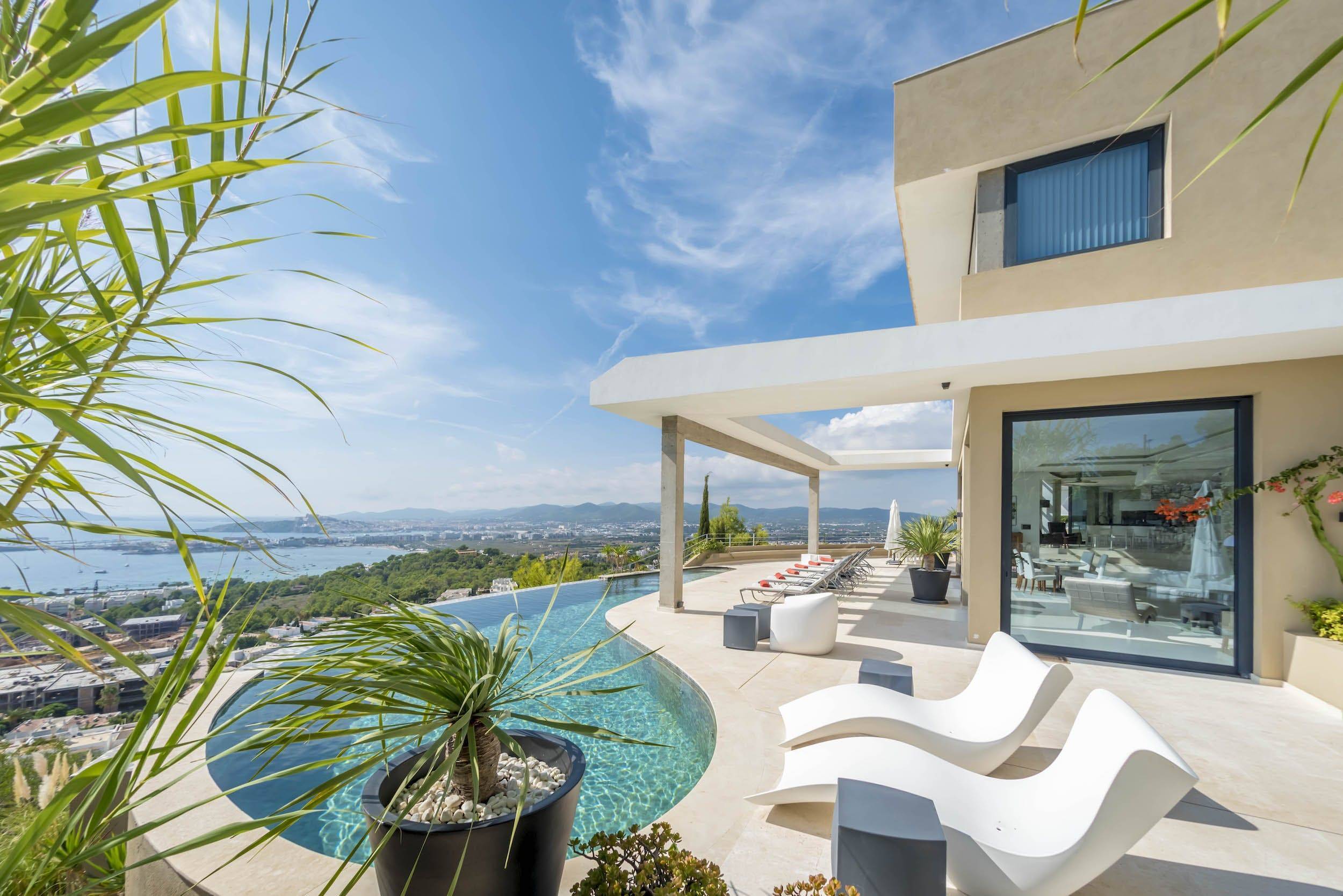 You are currently viewing Casa Piro – ‘Beautiful contemporary villa with panoramic views to Ibiza town’
