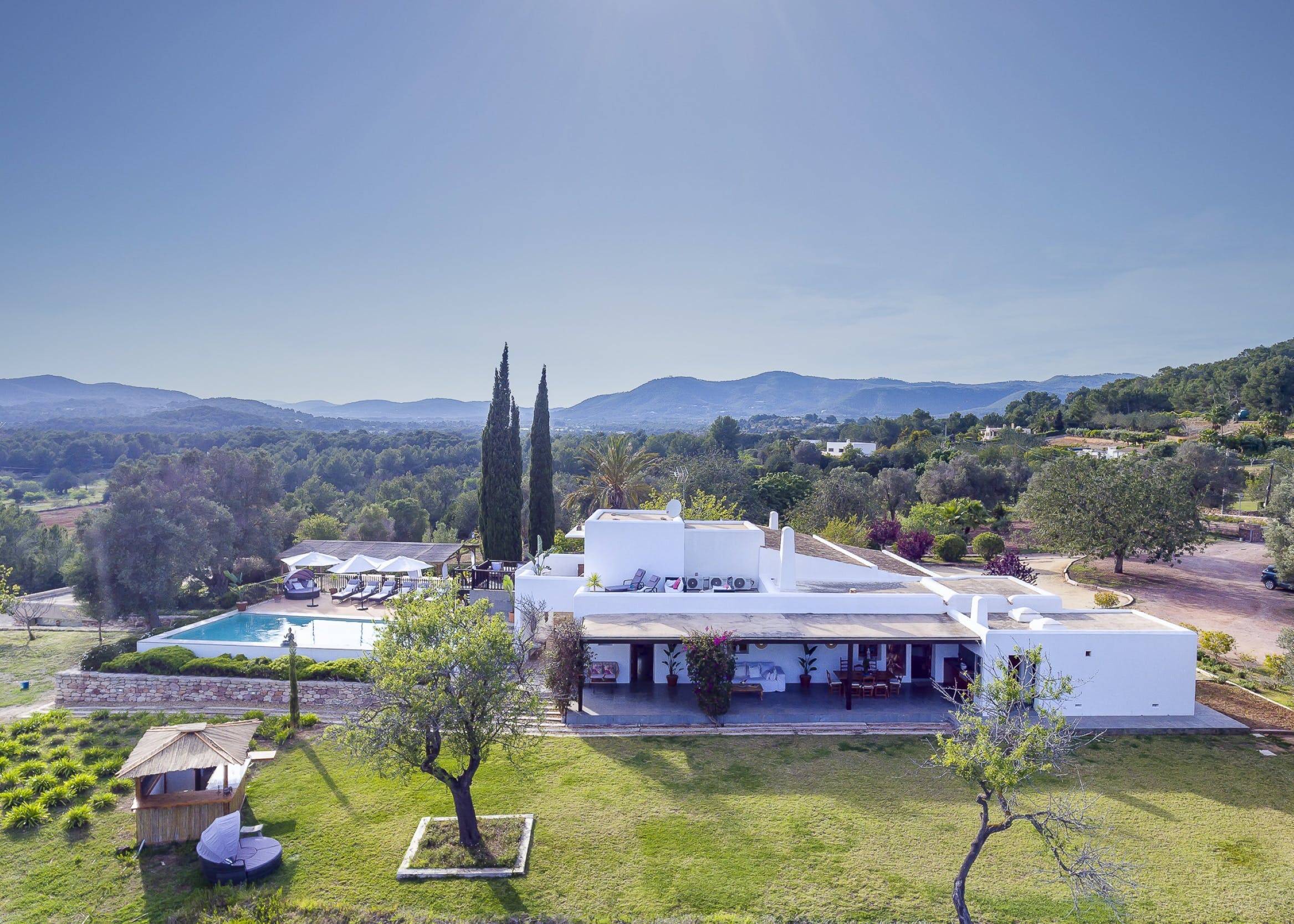 You are currently viewing Cel Blau – ‘Luxurious rural hideaway.’