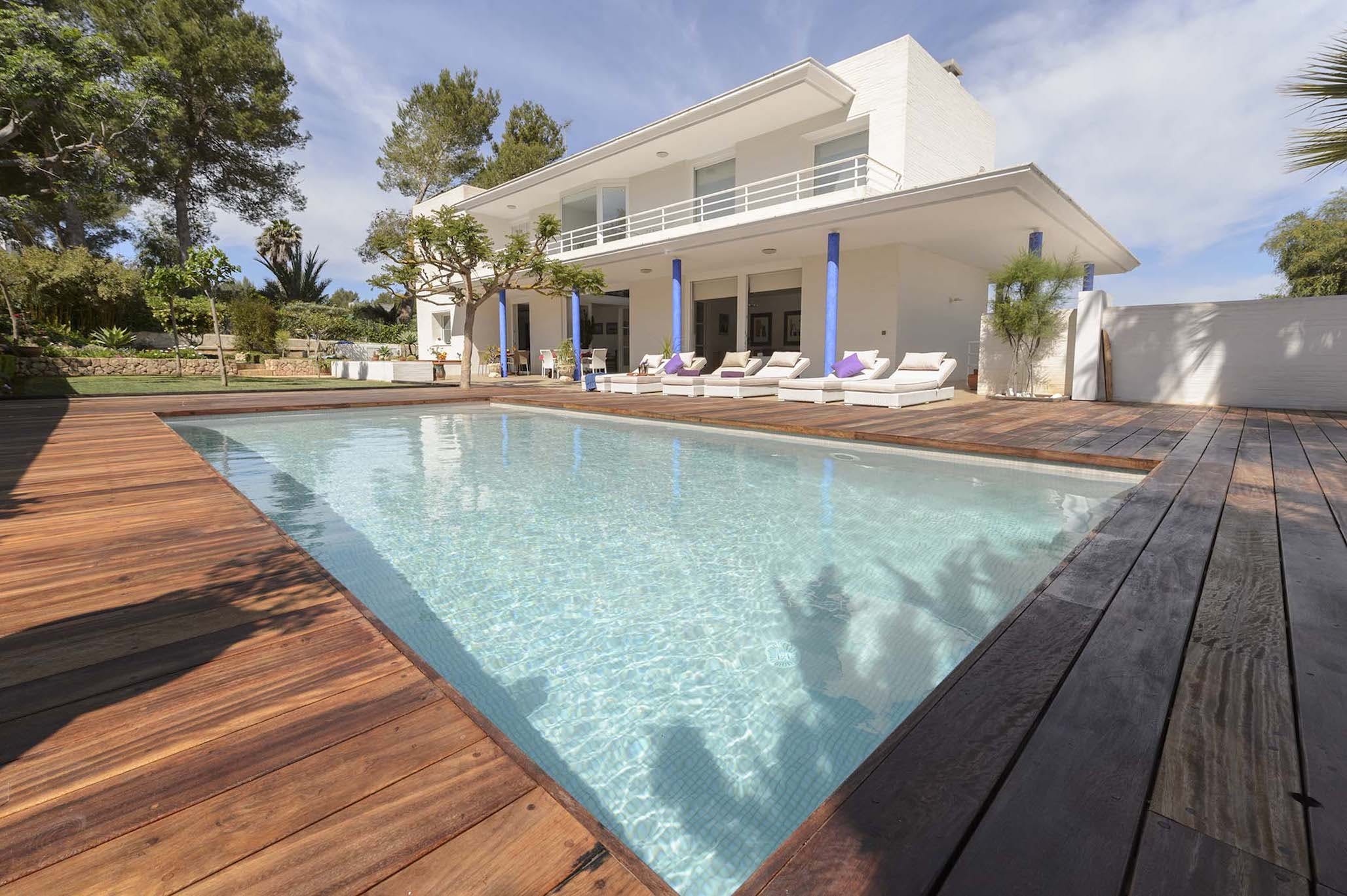 You are currently viewing Villa Demario – ‘Well-appointed villa on Ibiza’s glorious west coast, close to San Antonio.’