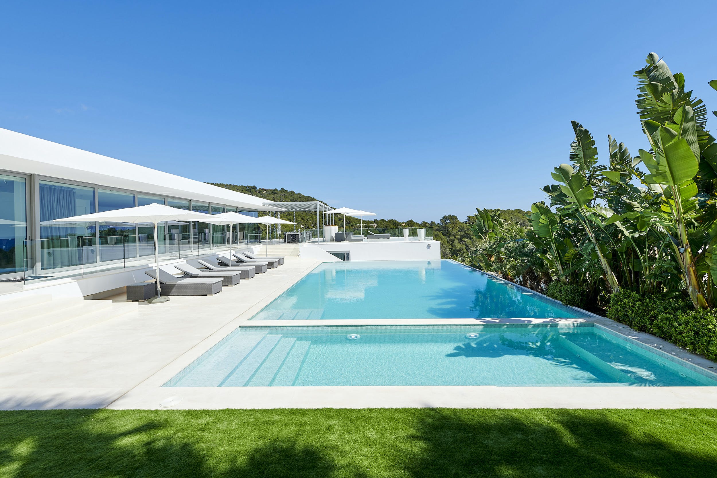 You are currently viewing Villa La Costa – ‘Ultra modern villa with direct sea access and incredible views.’