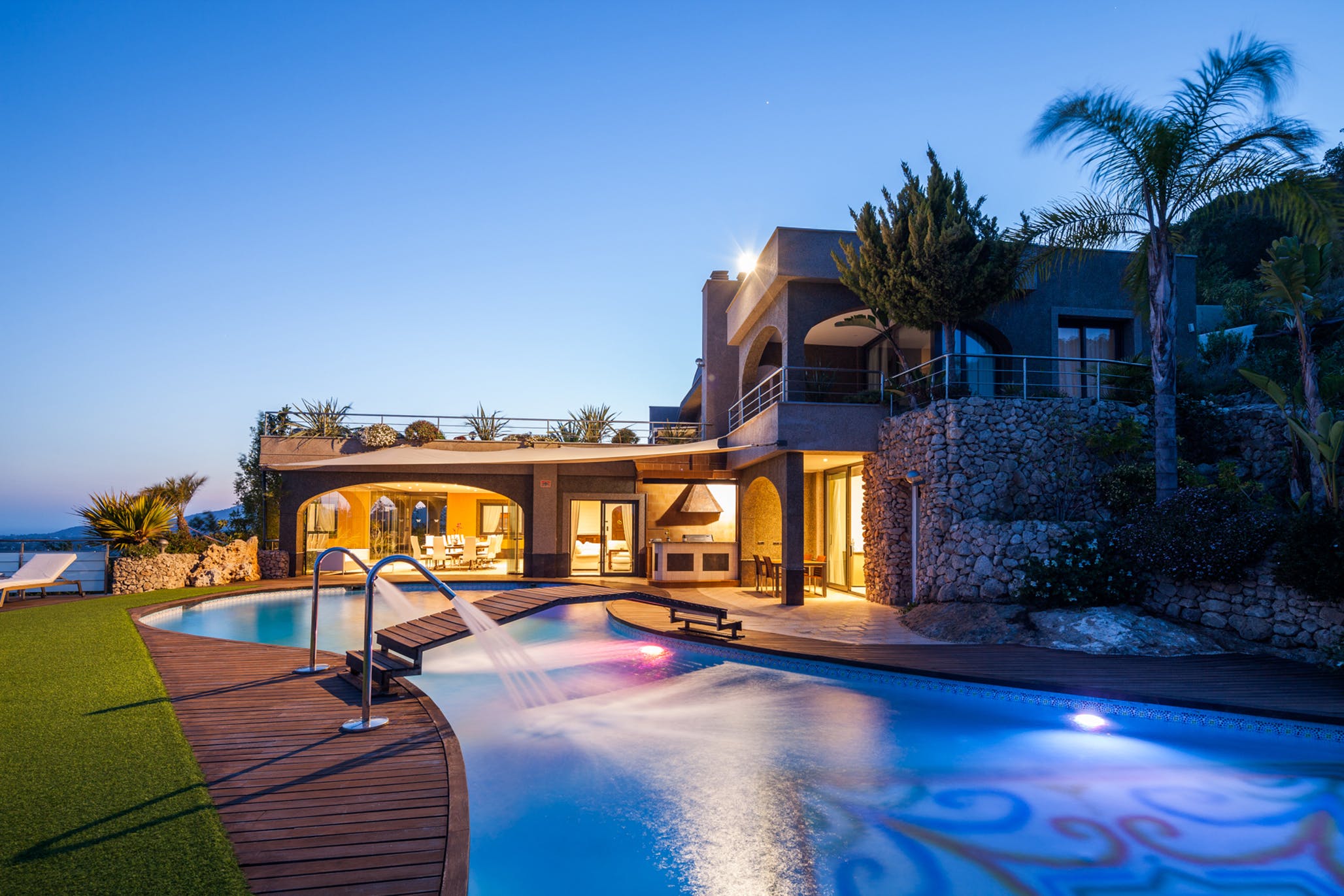 You are currently viewing Villa Miami – ‘Modern villa with a classic feel, located on a mountain top with stunning country and sea views.’