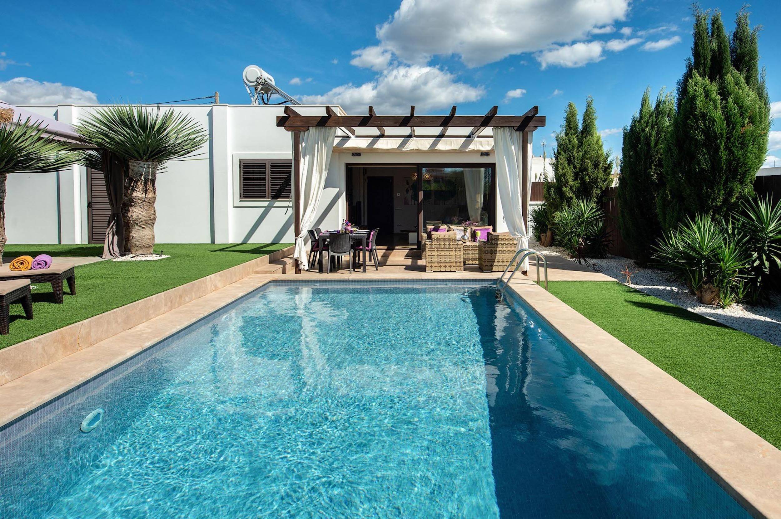 You are currently viewing Villa Tavaris “A charming, newly built 3-bedroom villa, situated in an exclusive residential area of Ibiza Town.”
