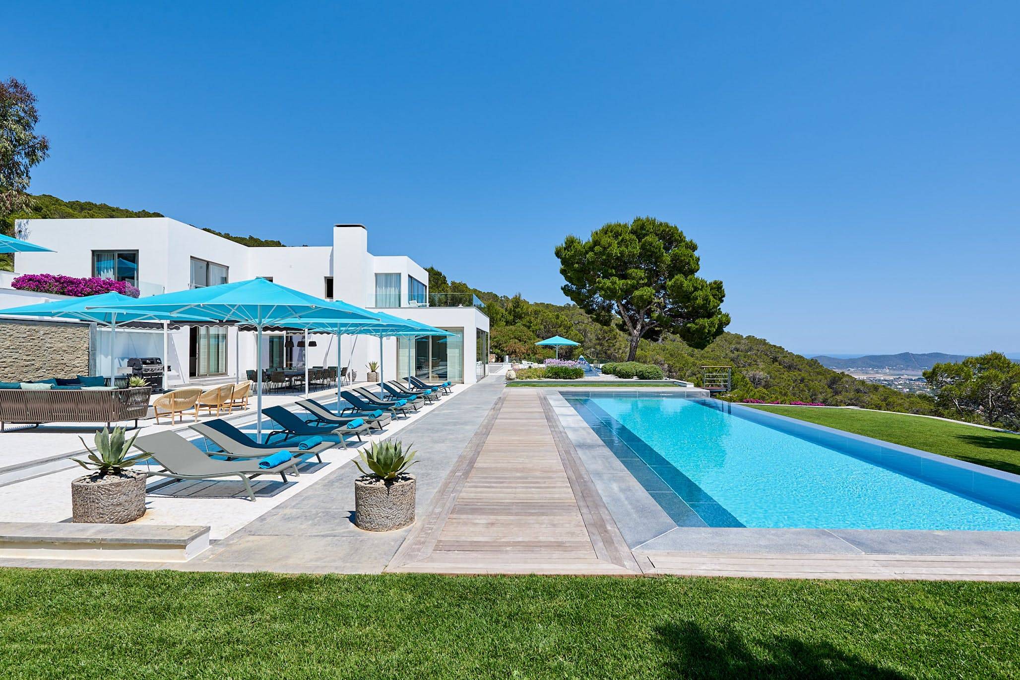 Read more about the article Villa Vista Azul “Mountain top super villa with amazing sweeping views of Ibiza and Formentera”