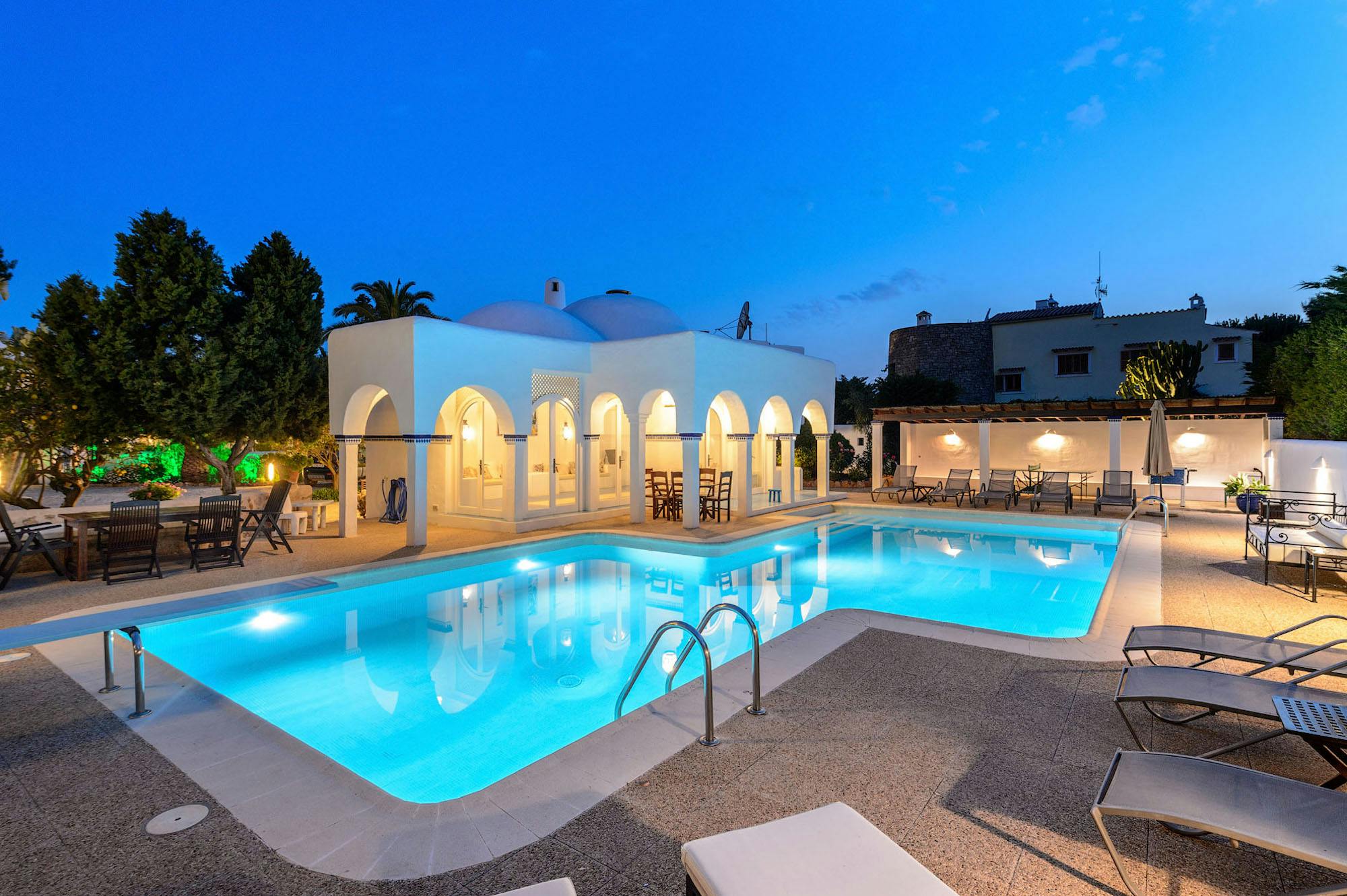 Read more about the article Sea Breeze Estate – A Secluded Luxury Villa on the Edge of Santa Eulalia – with Direct Access to the Sea